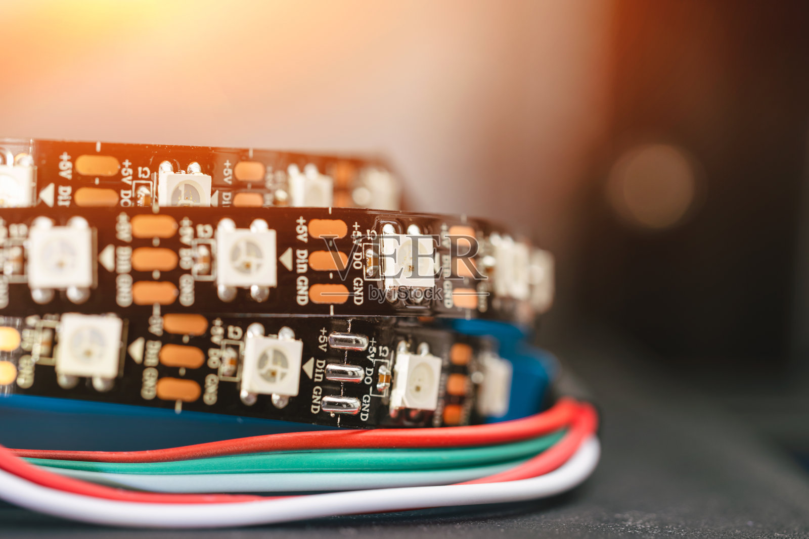 近距离LED带线圈,RGB多色带照片摄影图片