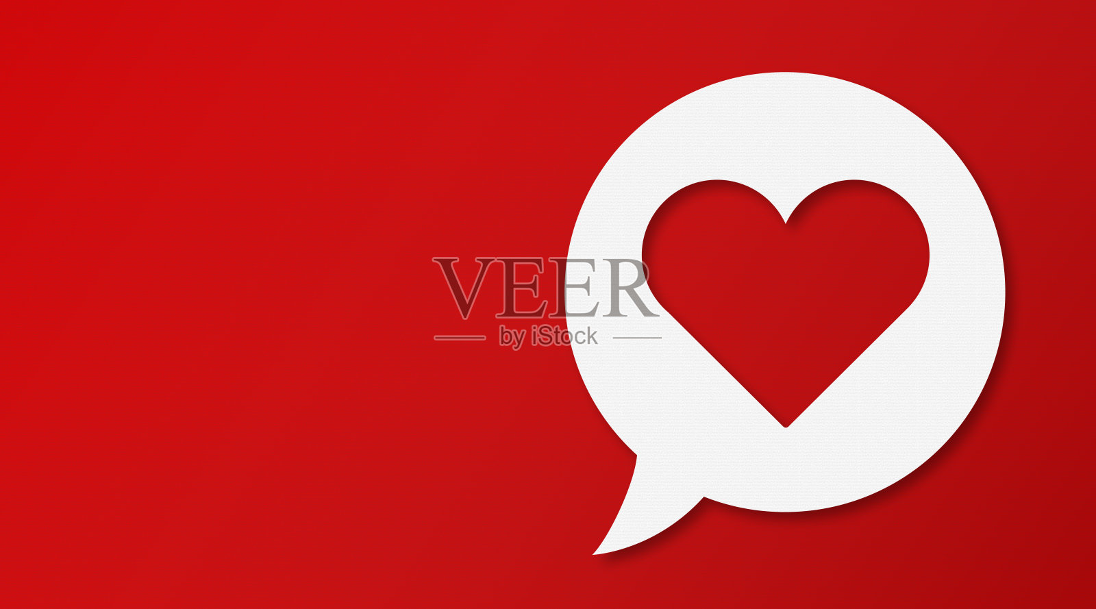 心形和语音气泡与复制空间的蓝色纸板背景照片摄影图片