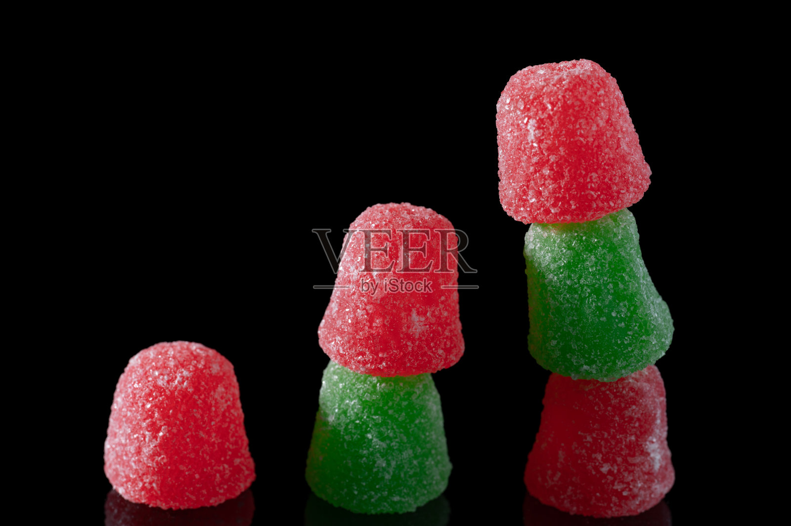 红色和绿色的口香糖滴堆叠照片摄影图片