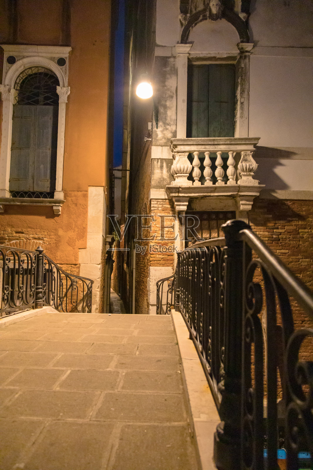 威尼斯的夜景。照片摄影图片