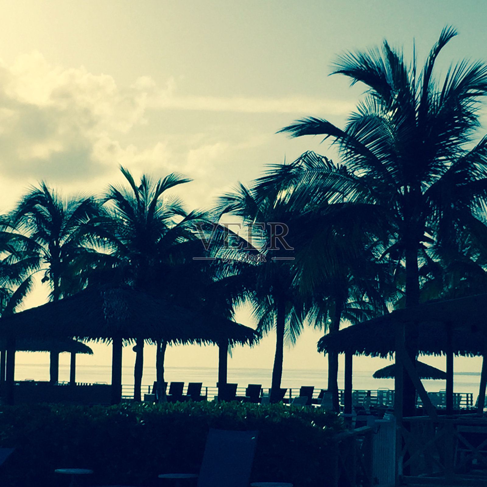 岛上度假胜地的黎明照片摄影图片