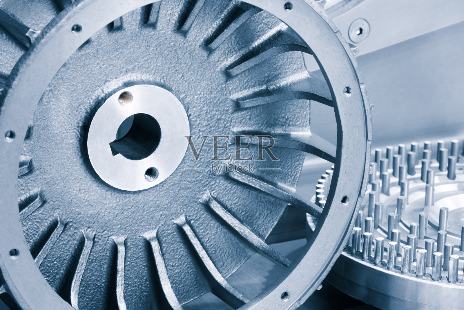 涡轮螺旋桨钢叶片3D打印。特写镜头。重点选择了前景、工业增材技术的概念照片摄影图片