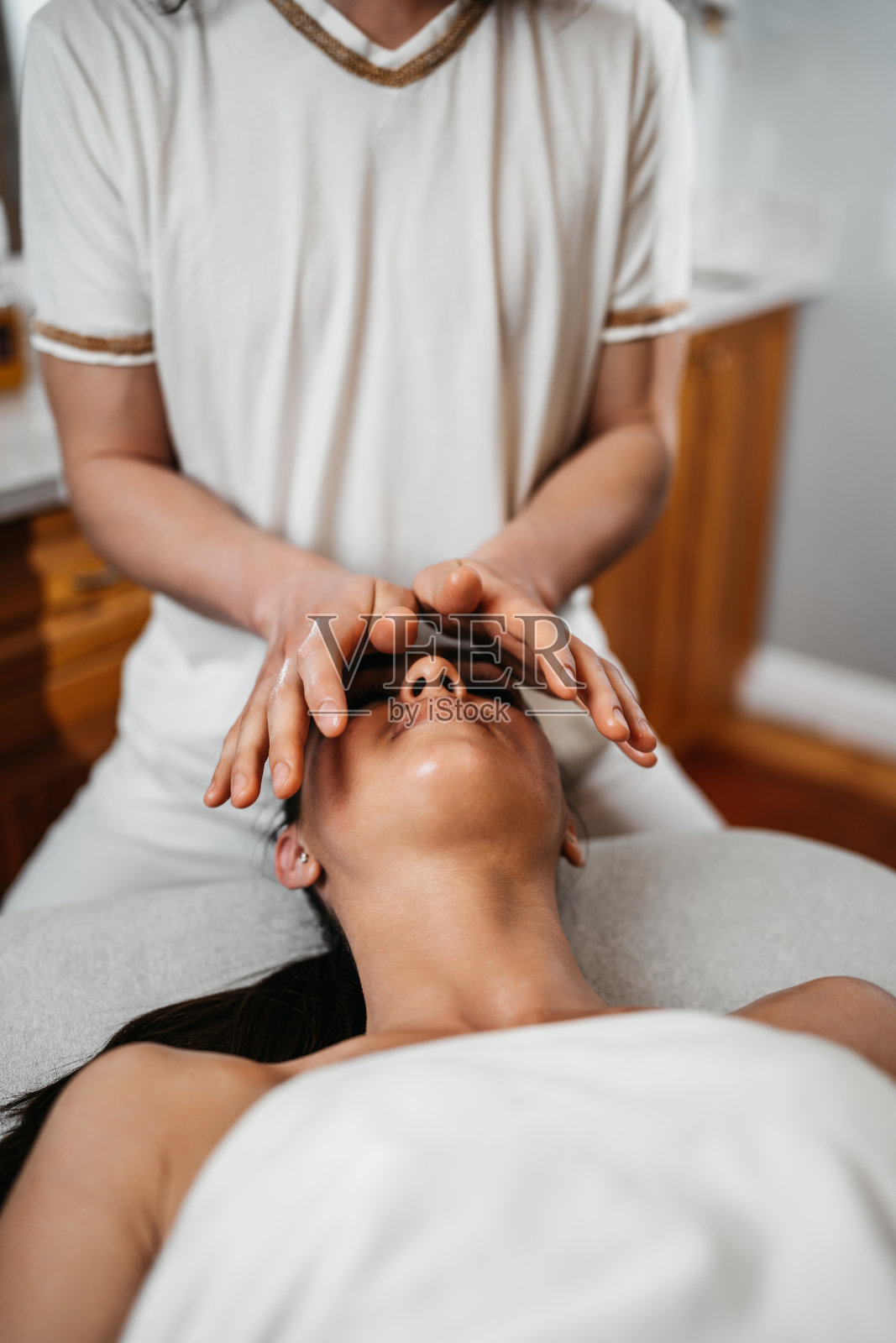 专业的传统放松按摩疗法照片摄影图片