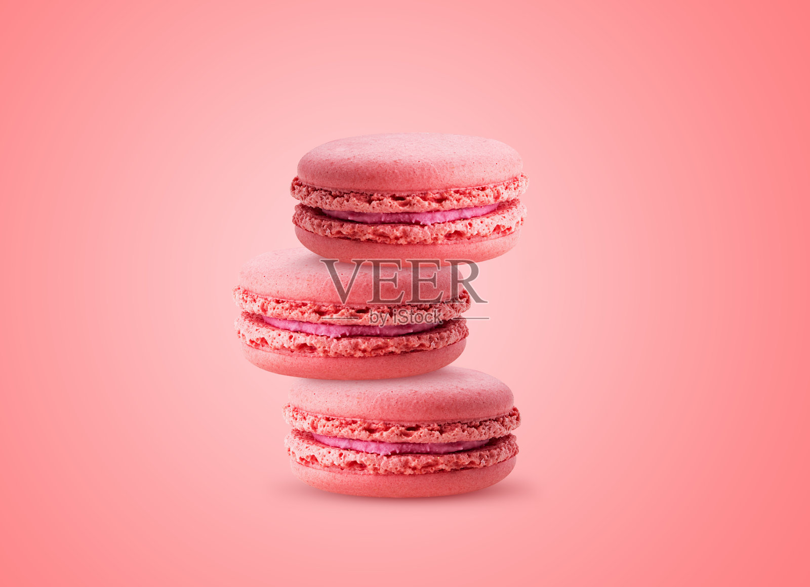 粉色背景上的甜覆盆子马卡龙照片摄影图片