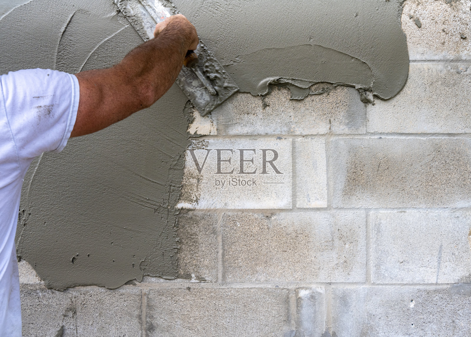 混凝土砌块墙和泥瓦匠铺展水泥照片摄影图片