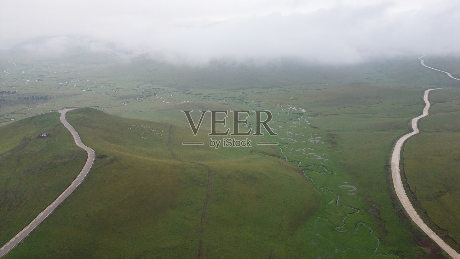 周四高原拥有绝佳的风景、自然、质感和居住空间。照片摄影图片