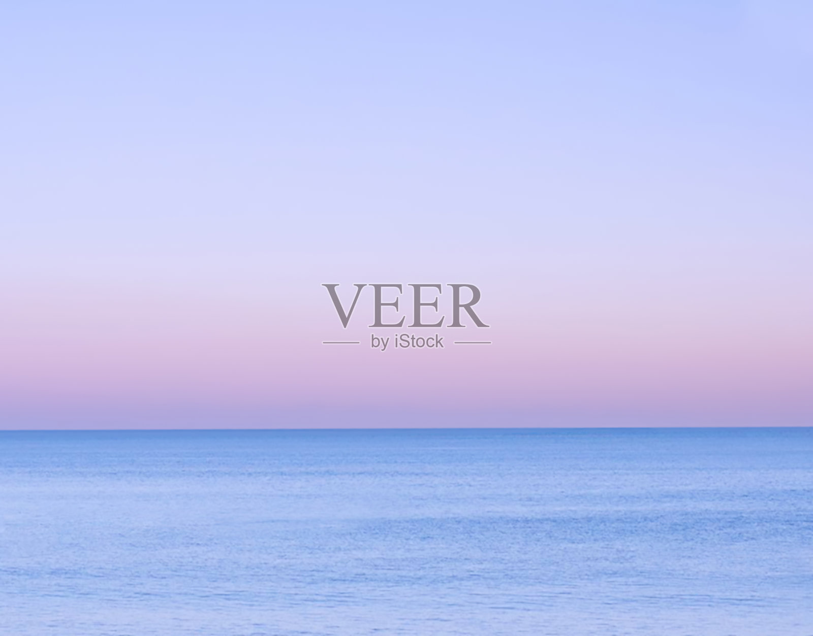 海面上紫色蓝色的日出照片摄影图片