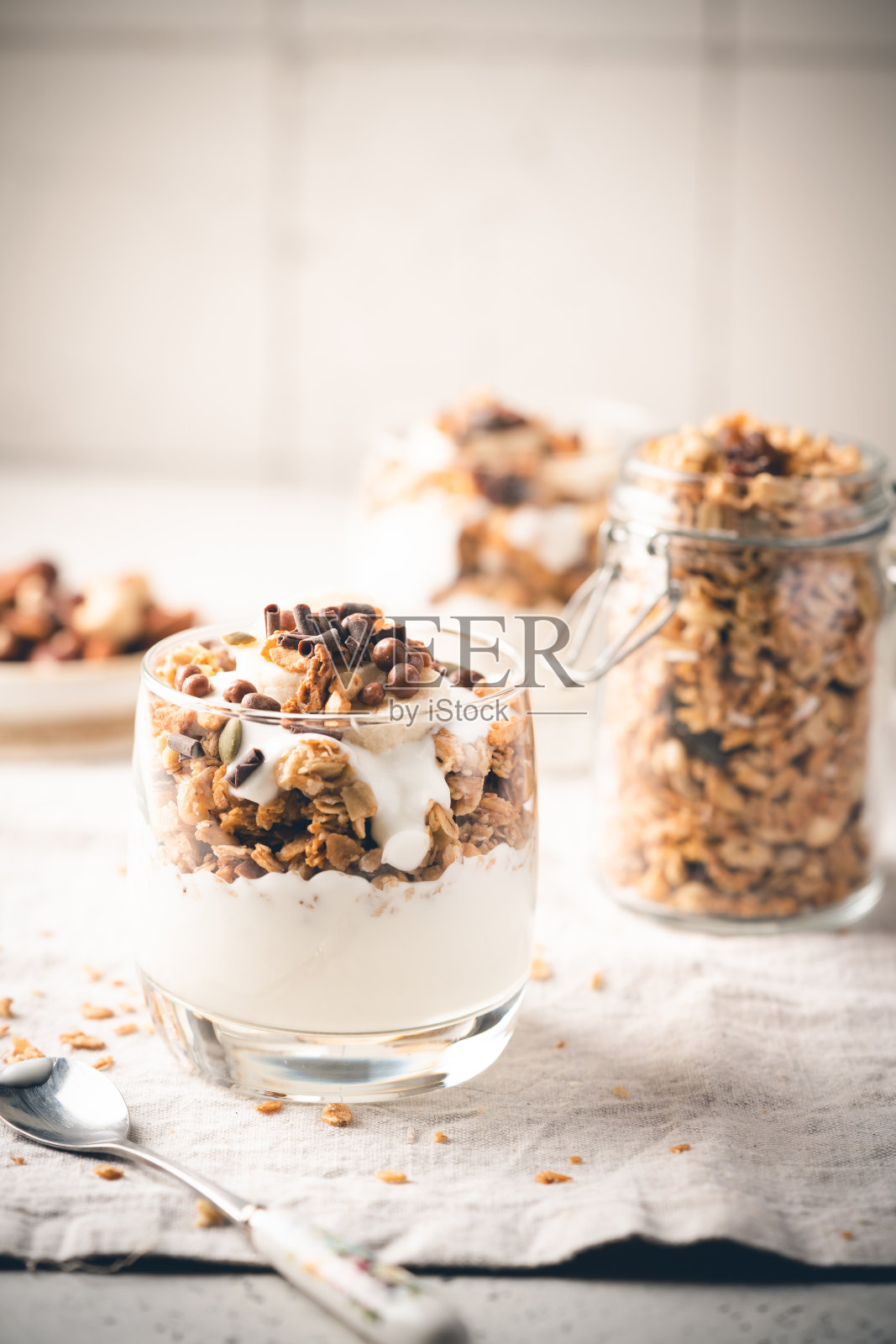 松脆的蜂蜜格兰诺拉麦片照片摄影图片