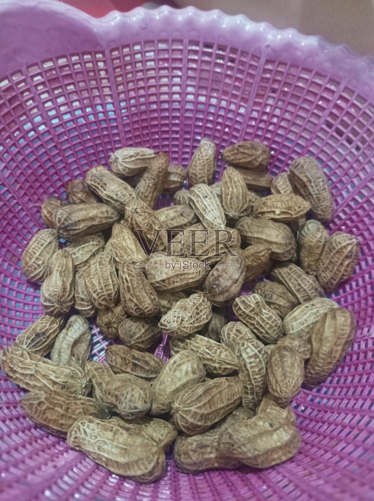 蒸花生,印尼的传统小吃照片摄影图片