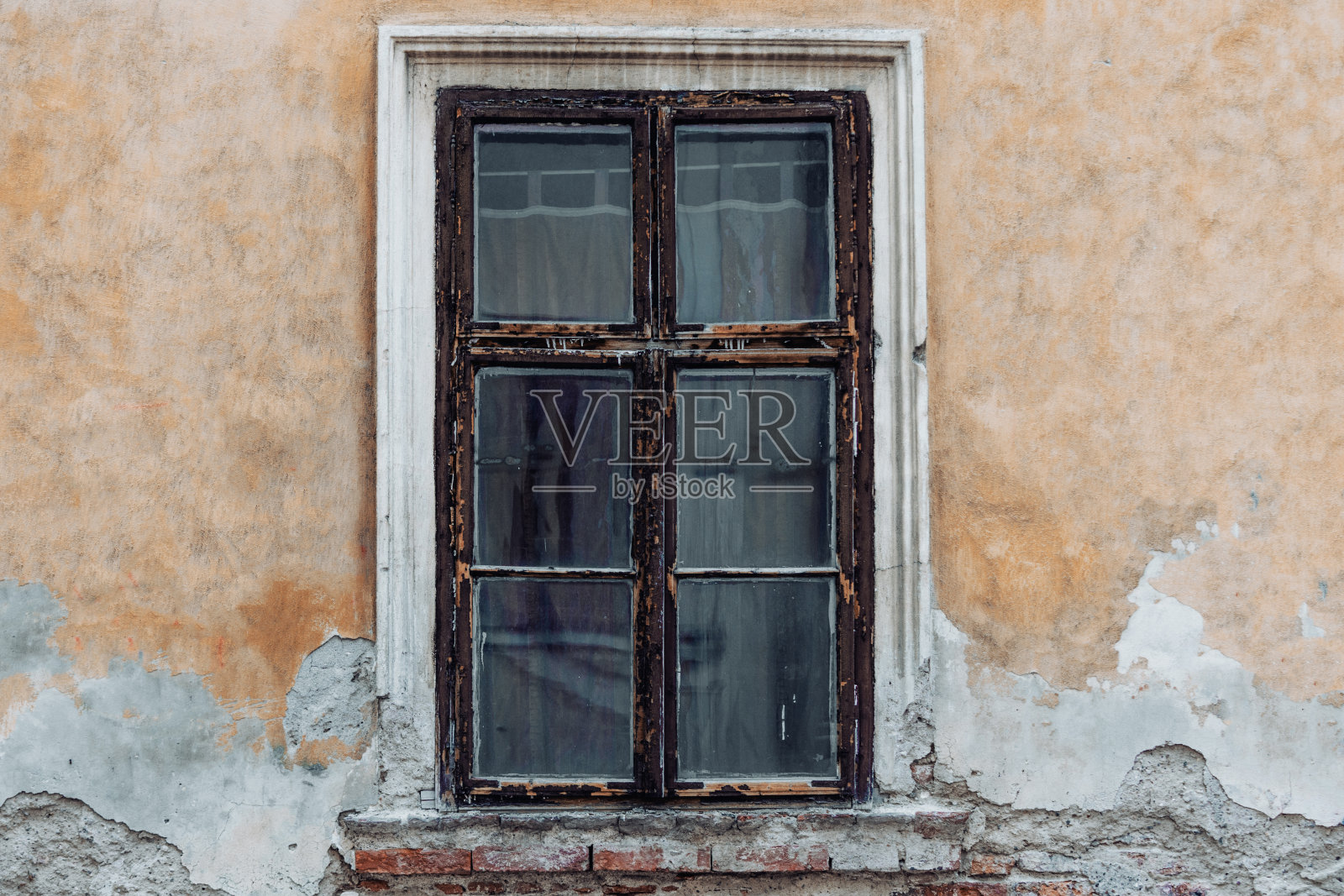 废弃房屋的旧窗户照片摄影图片