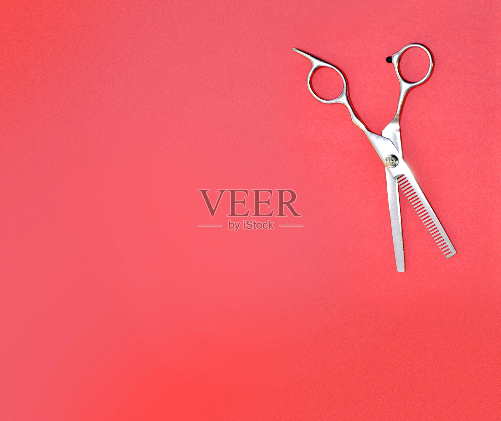 理发剪刀在彩色背景照片摄影图片