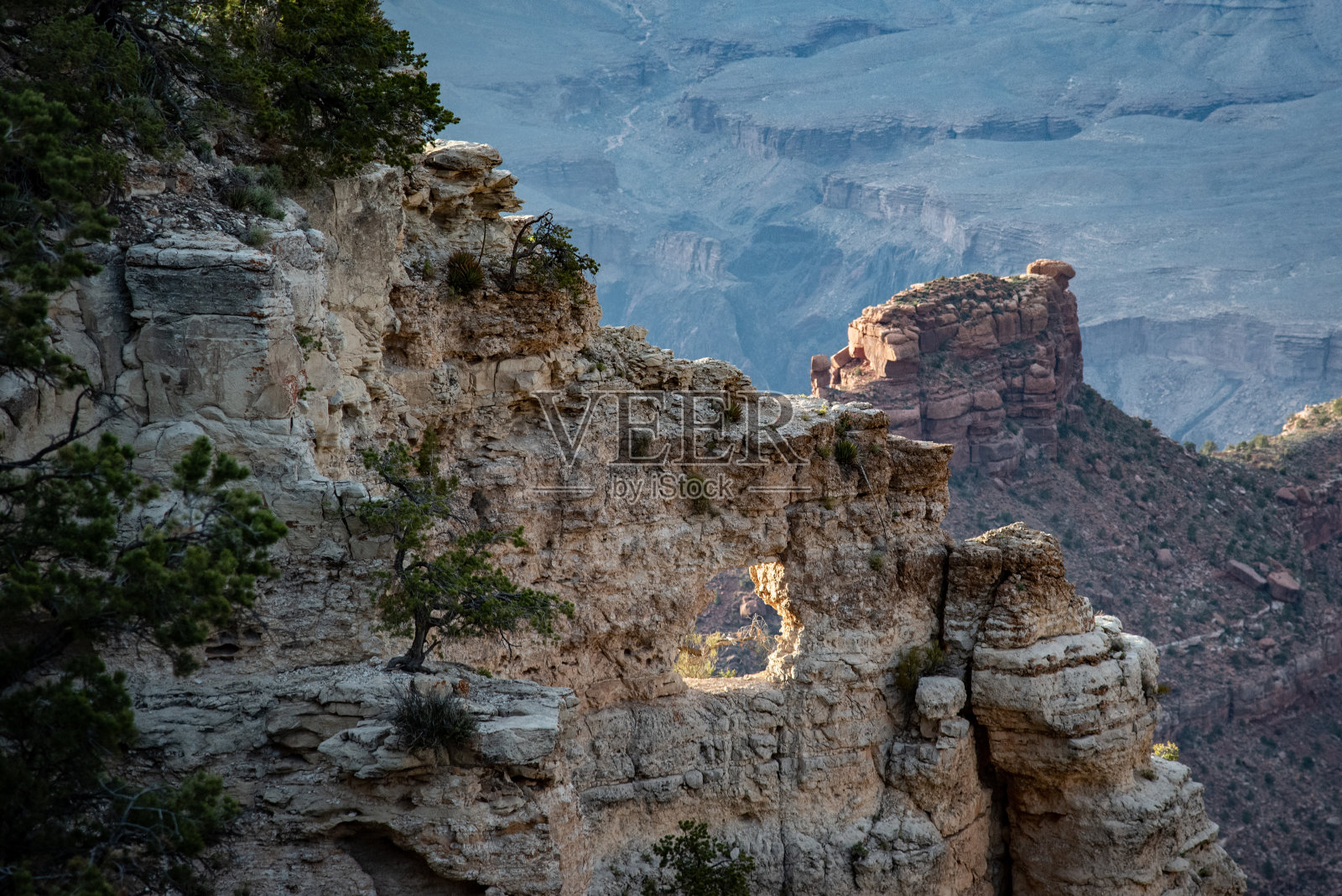 墙上的洞照片摄影图片