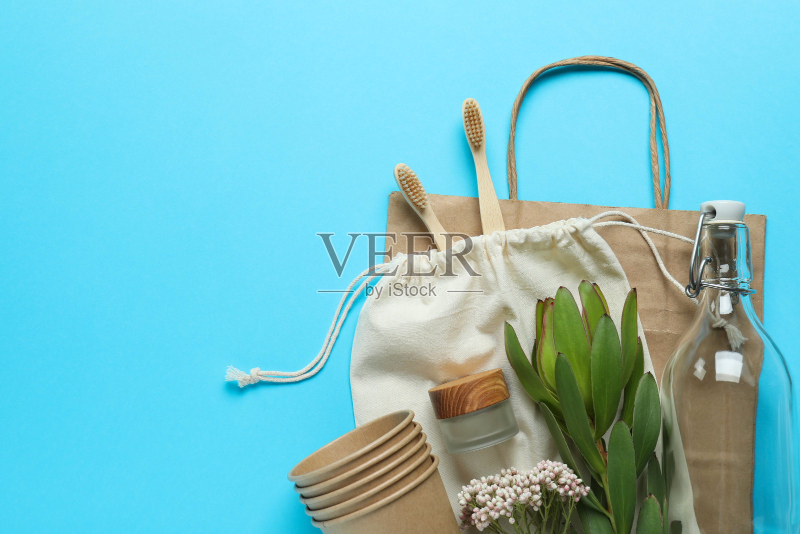 蓝色背景上的环保零废物概念照片摄影图片