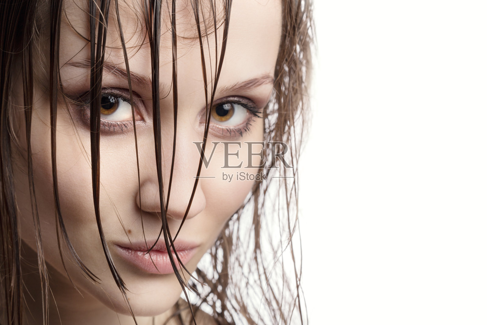 湿发女子照片摄影图片