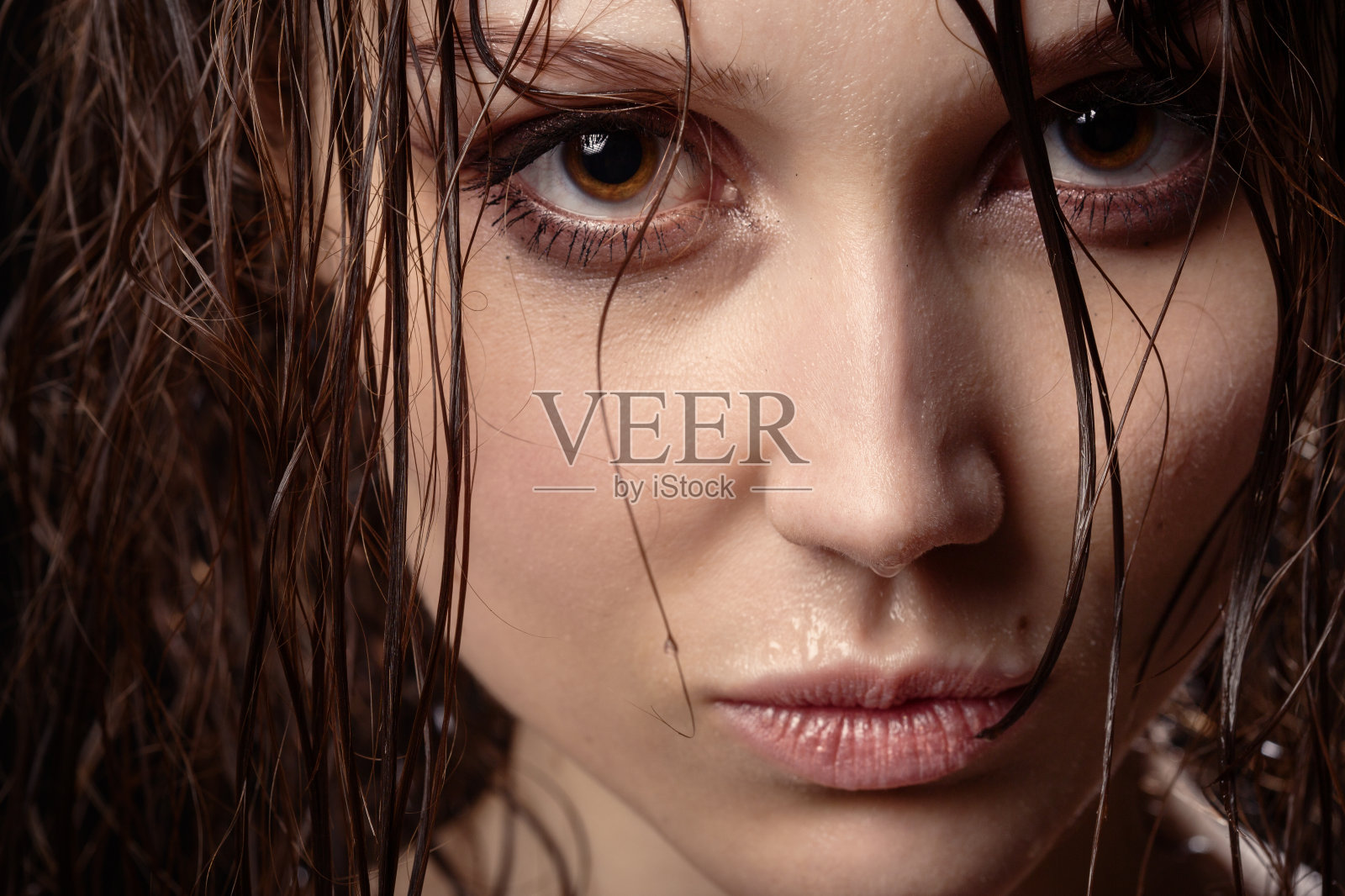 湿发人像照片摄影图片