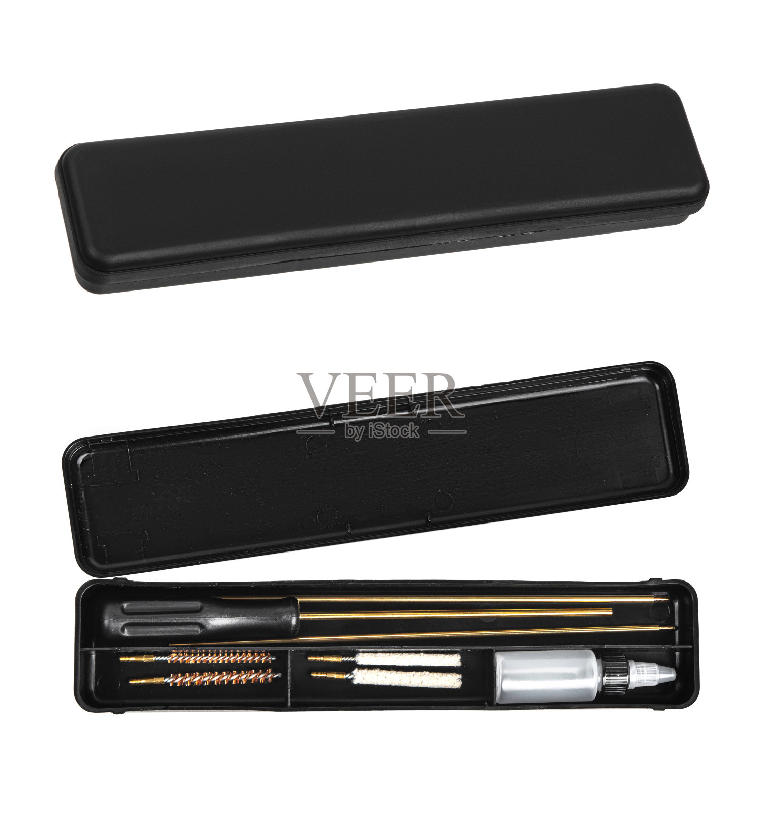 一套清洁武器在一个黑色的案件隔离在白色背景。武器保养工具。照片摄影图片