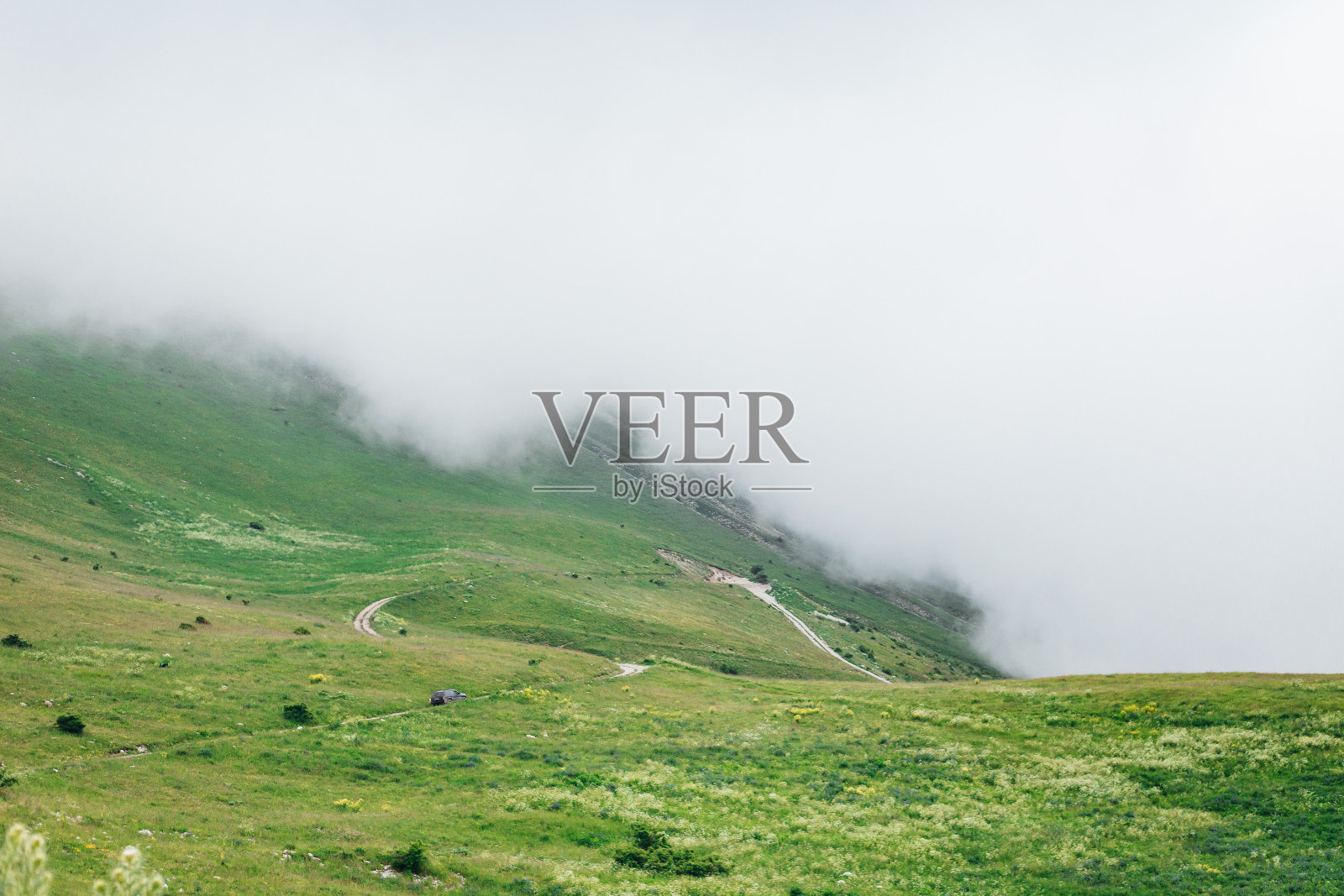 亚美尼亚山区的雾天照片摄影图片