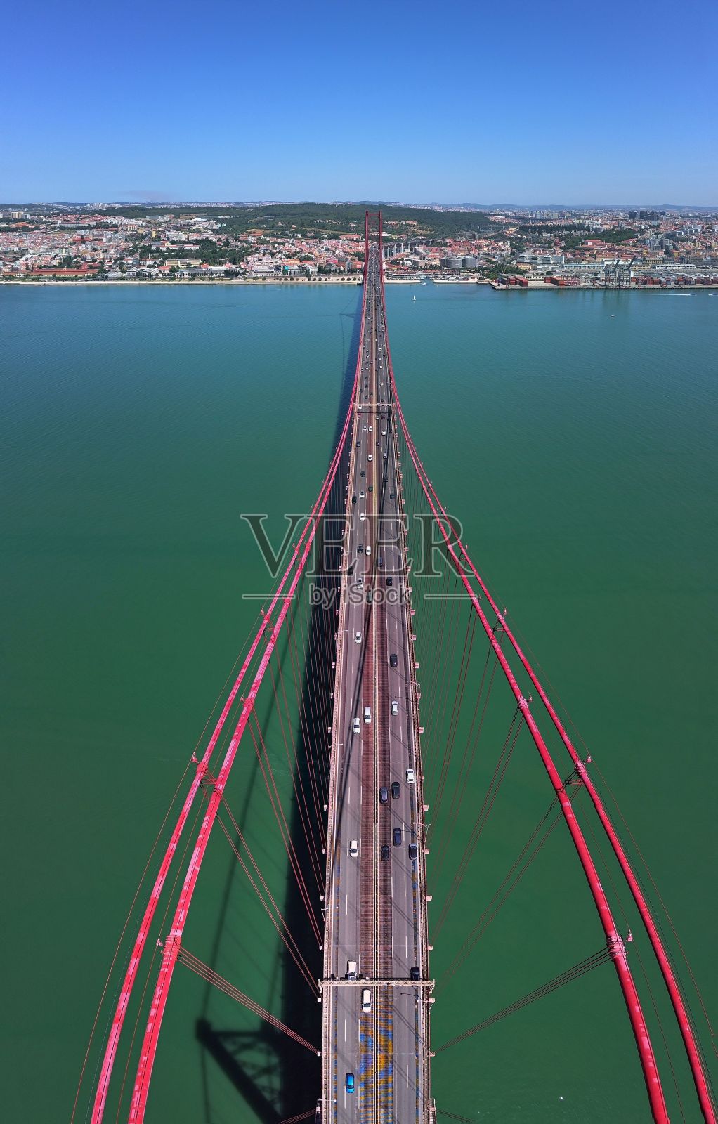 4月25日葡萄牙大桥的垂直高角度拍摄照片摄影图片