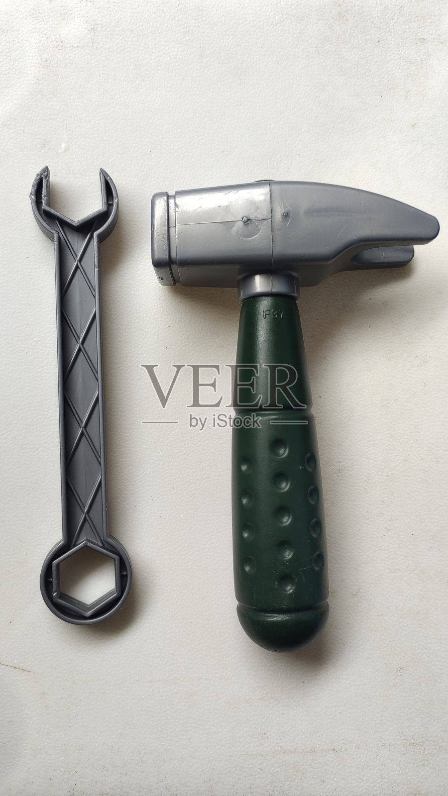 锤子和扳手玩具照片摄影图片