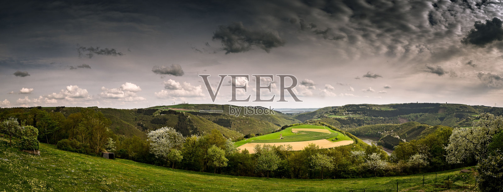 美丽的全景山景照片摄影图片