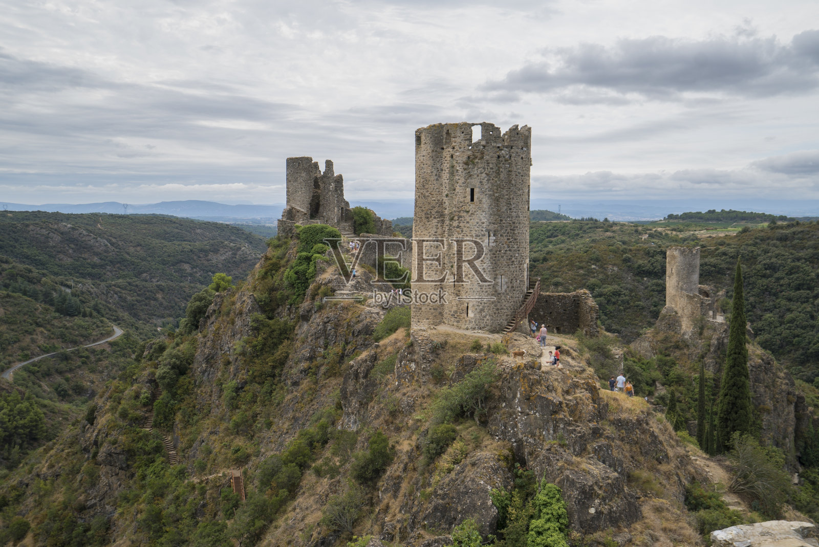 摄于法国南部山上的拉斯图尔斯城堡令人叹为观止的景色照片摄影图片