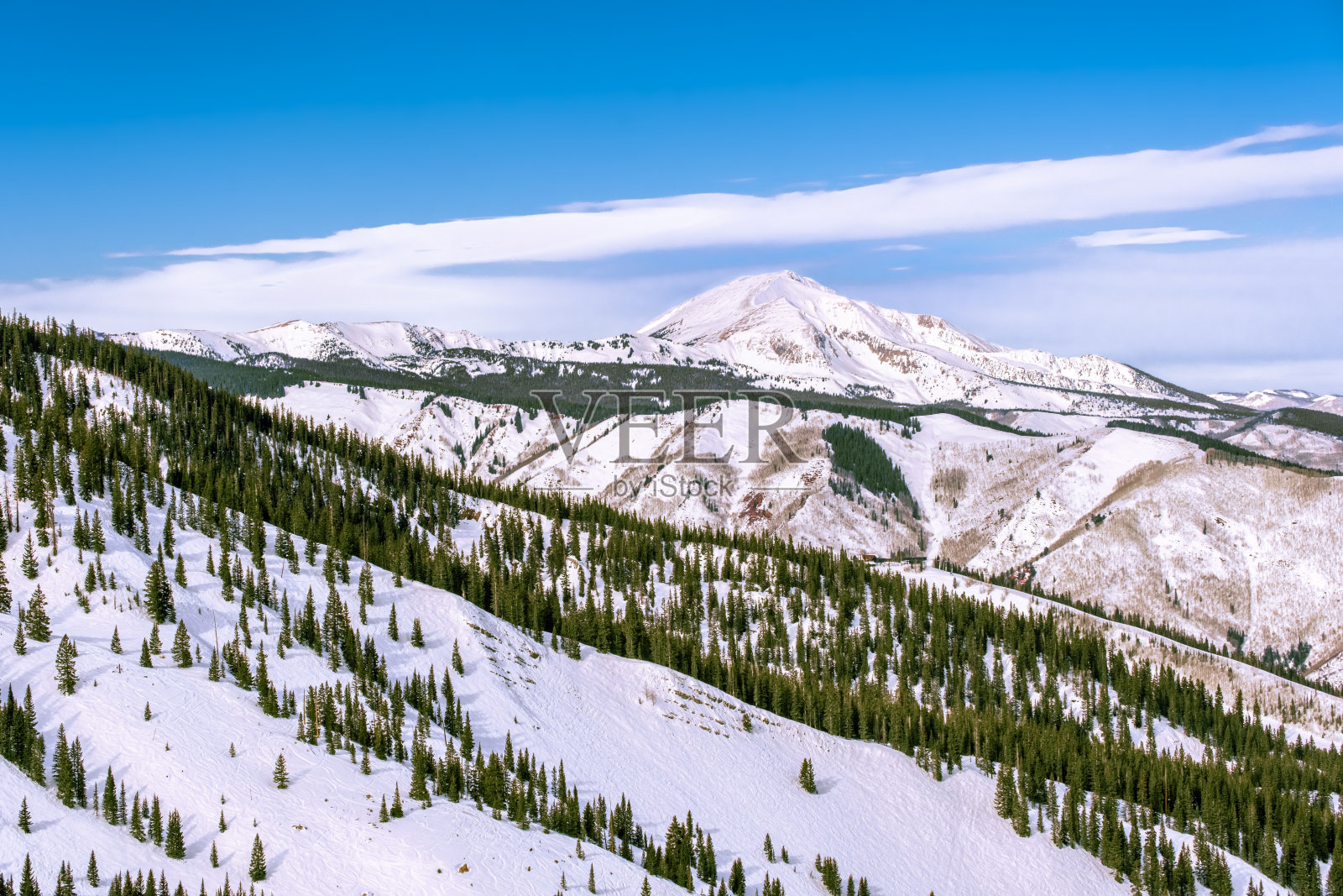 美丽的科罗拉多山脉在一个美好的冬日照片摄影图片