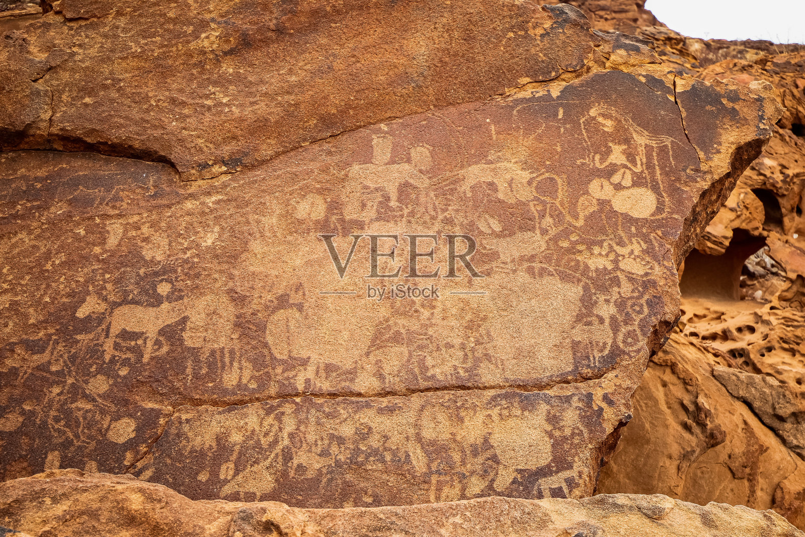 纳米比亚推菲尔泉的岩石雕刻特写镜头照片摄影图片