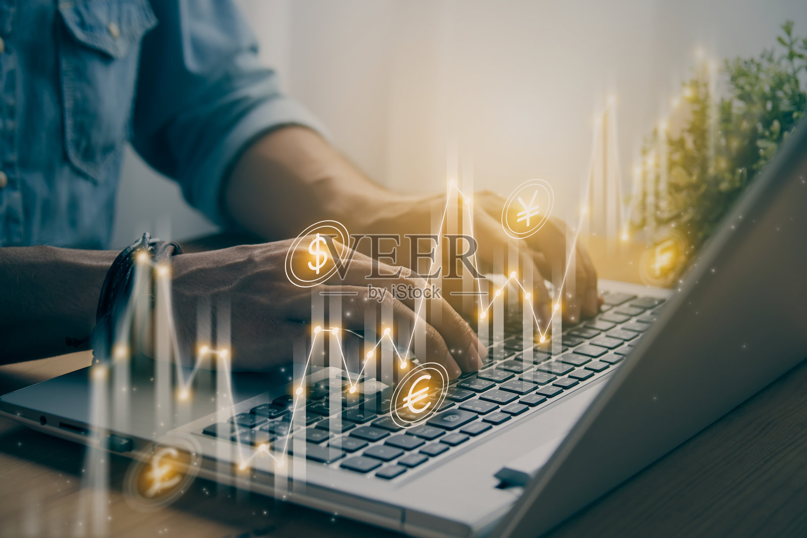 随意的商人使用或键入笔记本电脑和倾斜货币股票市场柱状图或图表趋势的复古色调照片摄影图片