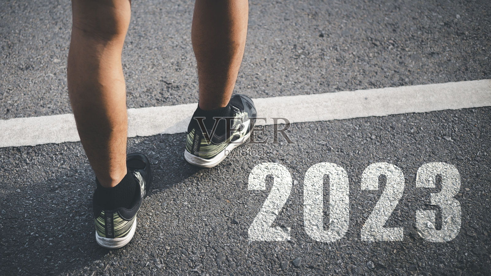 人们已经准备好从2023年开始。这个概念是面向未来的。照片摄影图片