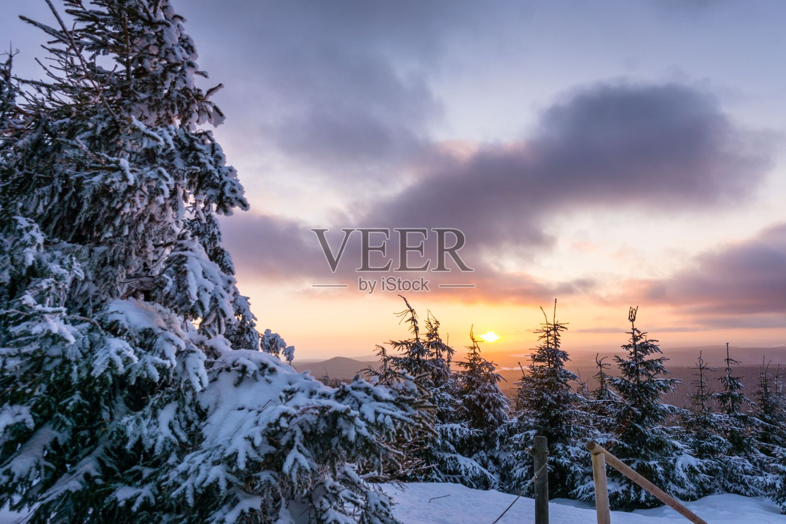 带有日落的冬季景观照片摄影图片