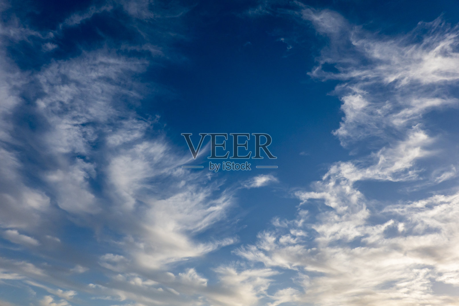 蓝天,散云照片摄影图片