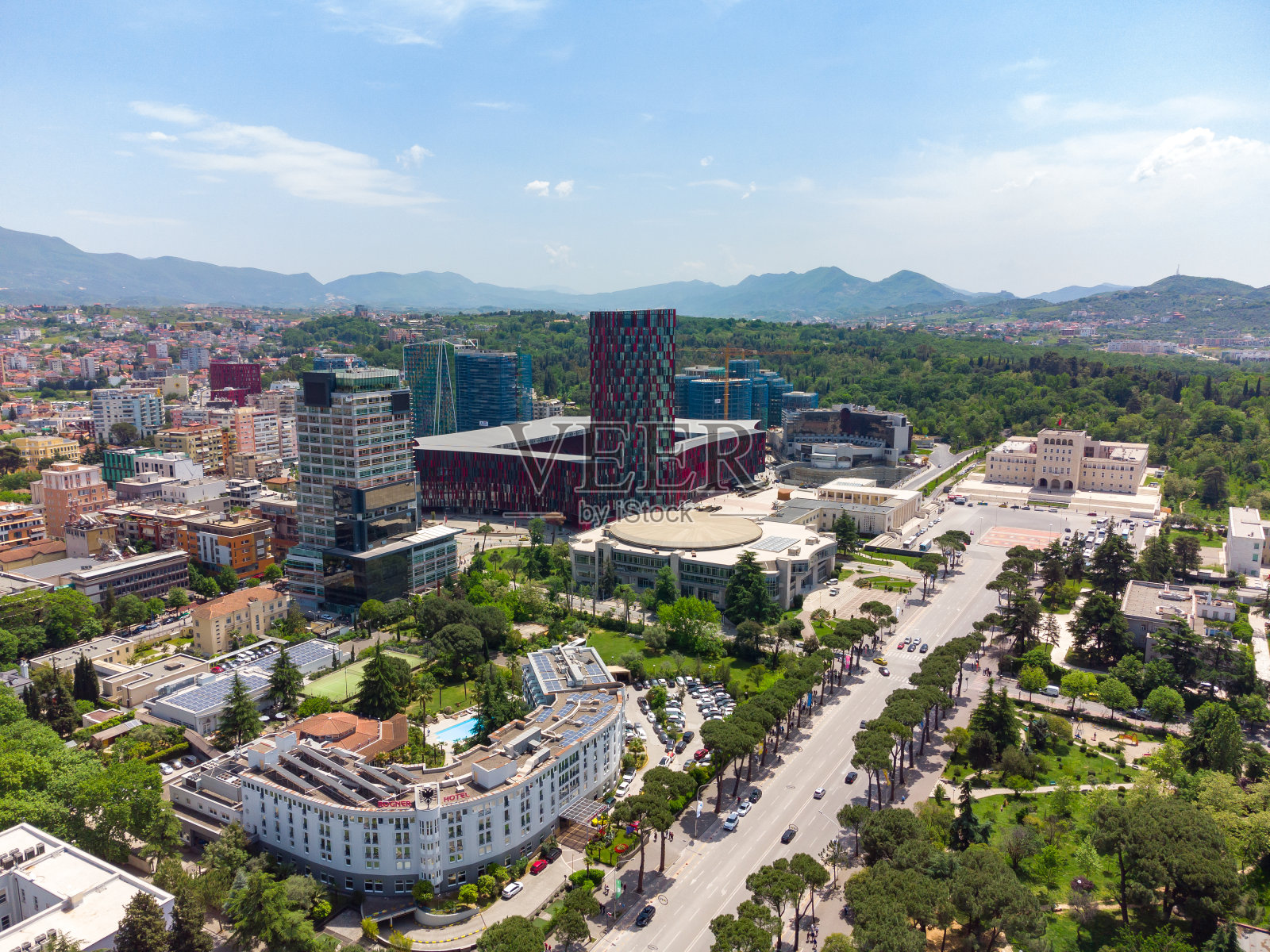 阿尔巴尼亚首都地拉那的鸟瞰图照片摄影图片