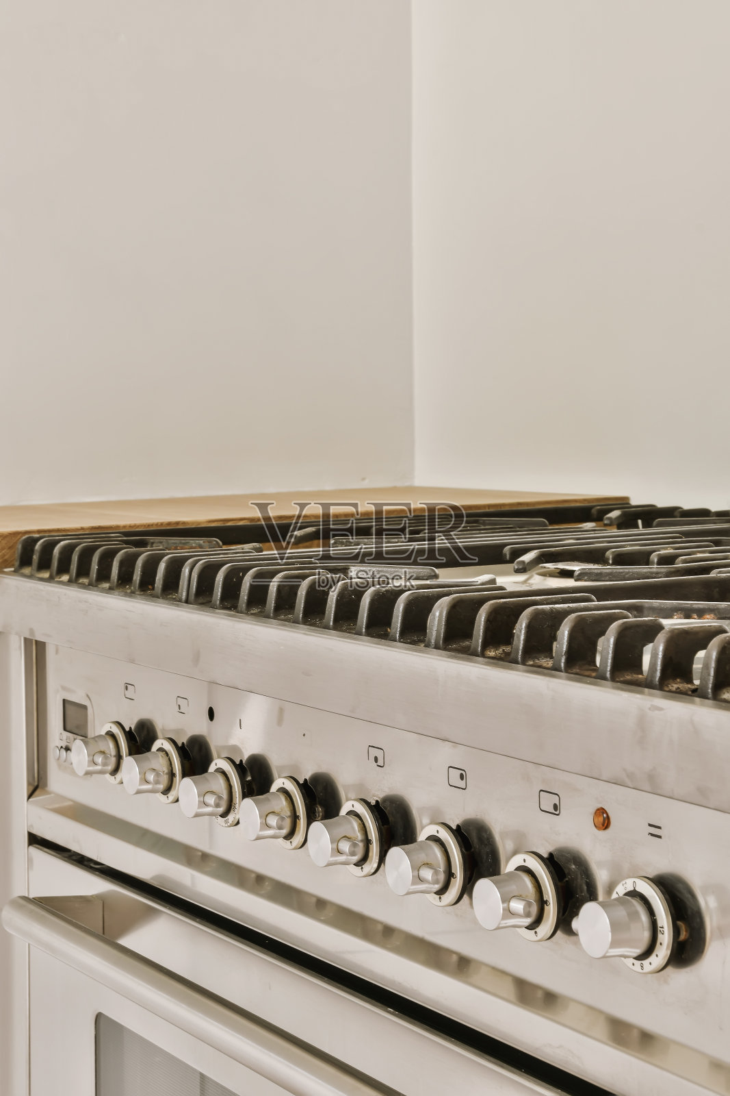 一个有白墙的火炉的特写照片摄影图片