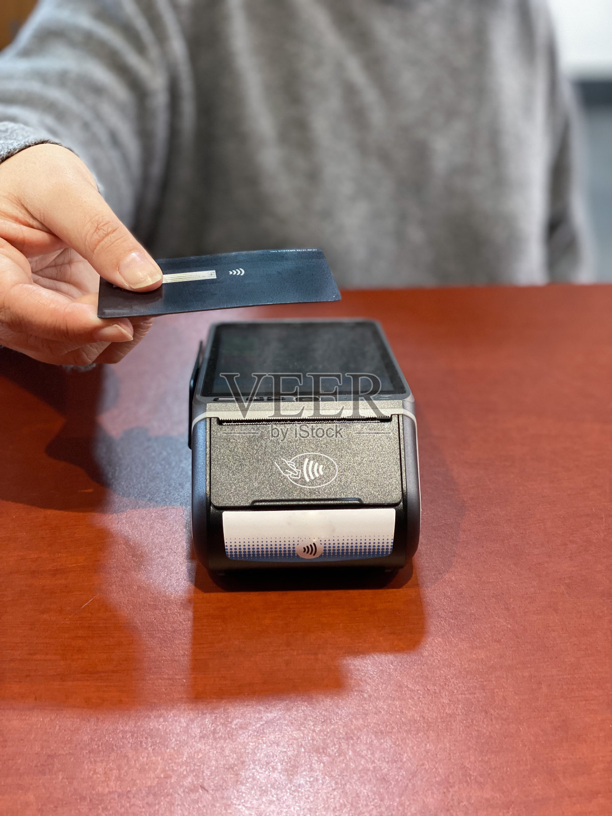 非接触式信用卡支付照片摄影图片