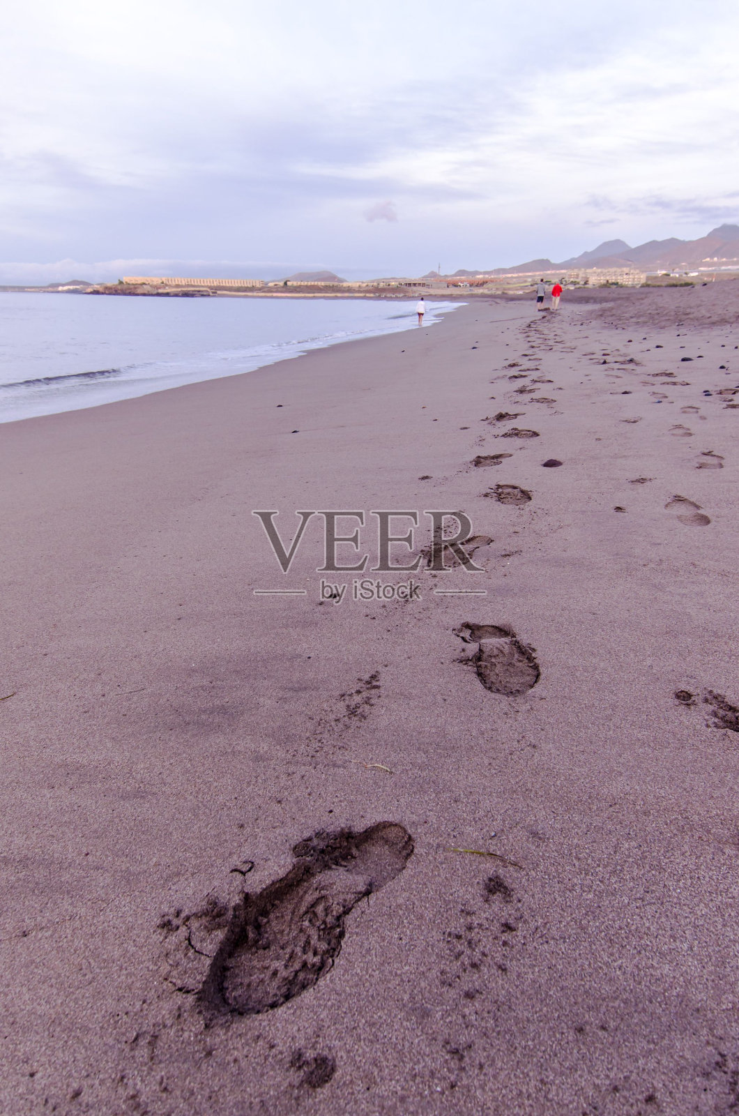 日出时分的海滩和海浪照片摄影图片