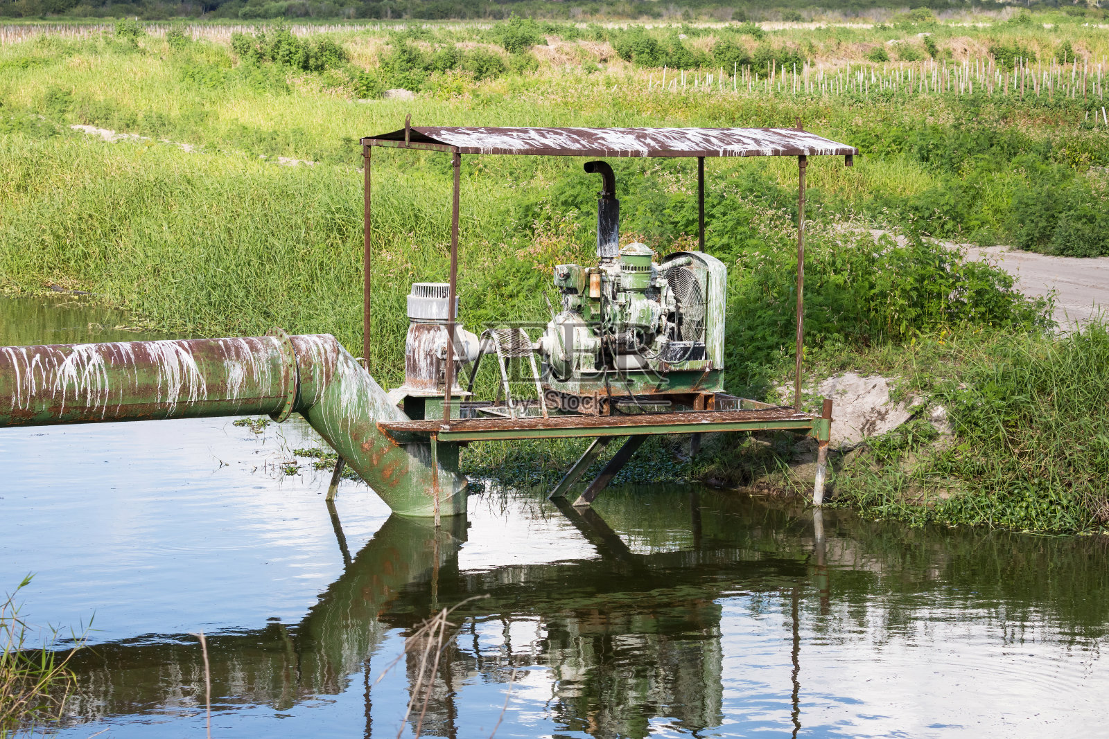 佛罗里达州番茄农场的抽水站照片摄影图片