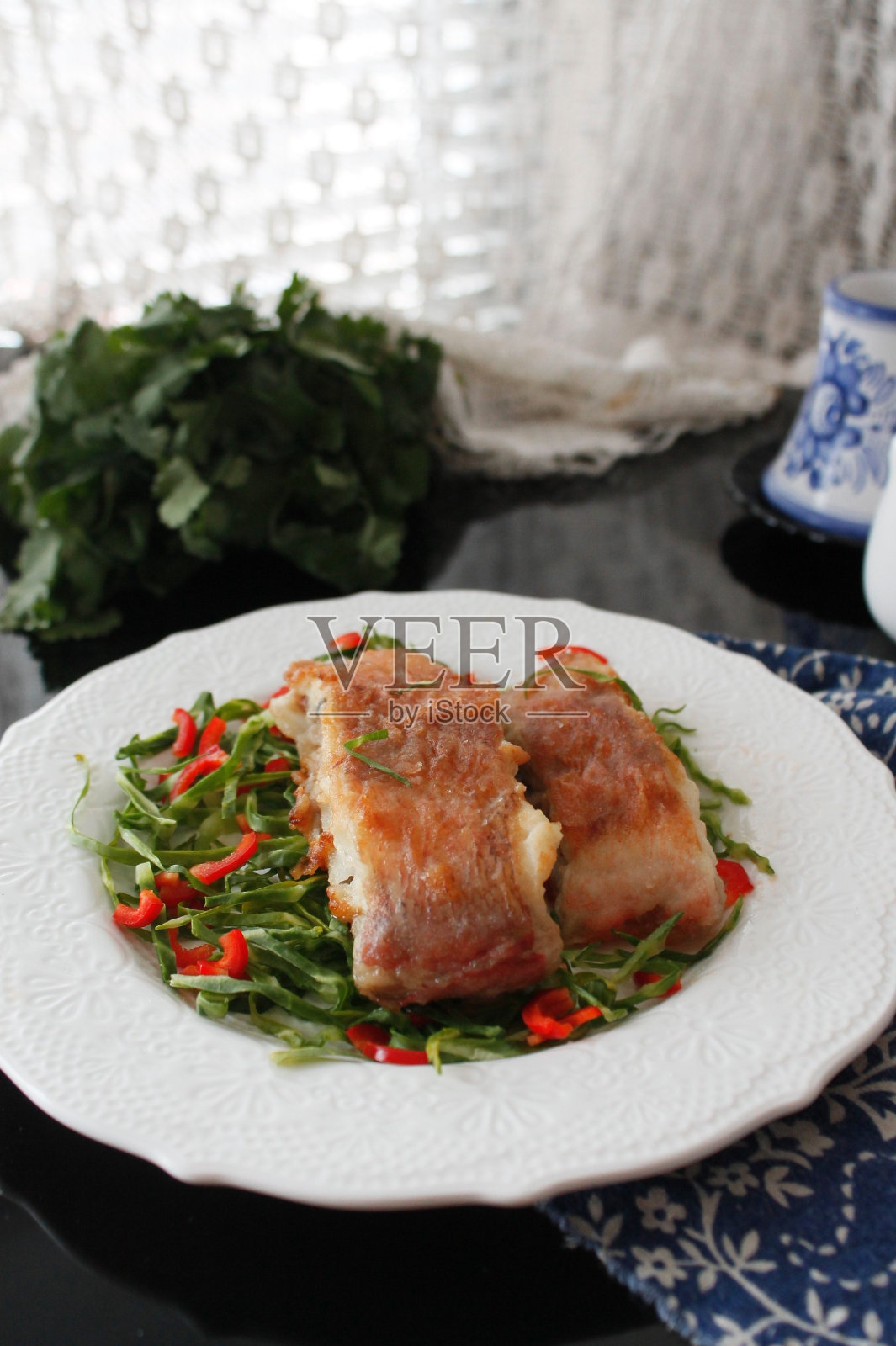 酒炒海鲈鱼照片摄影图片