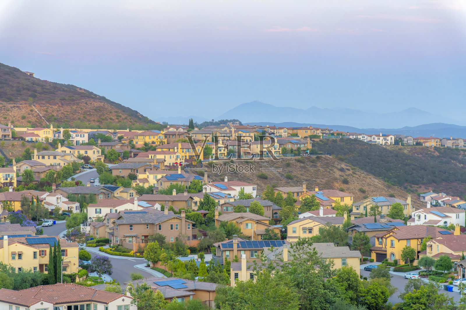 位于加州圣地亚哥山谷中的居民社区照片摄影图片