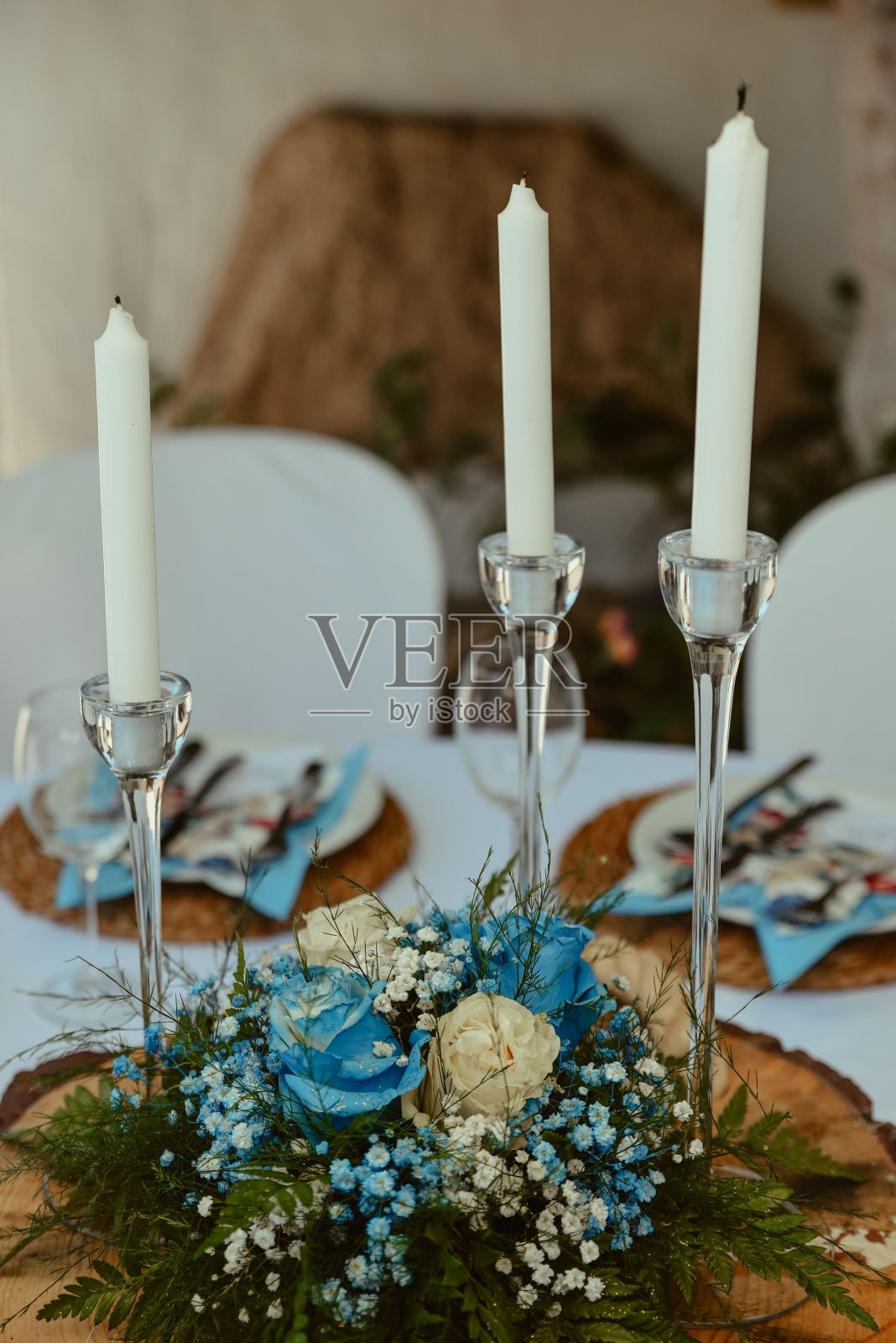 婚礼桌上的装饰蜡烛照片摄影图片