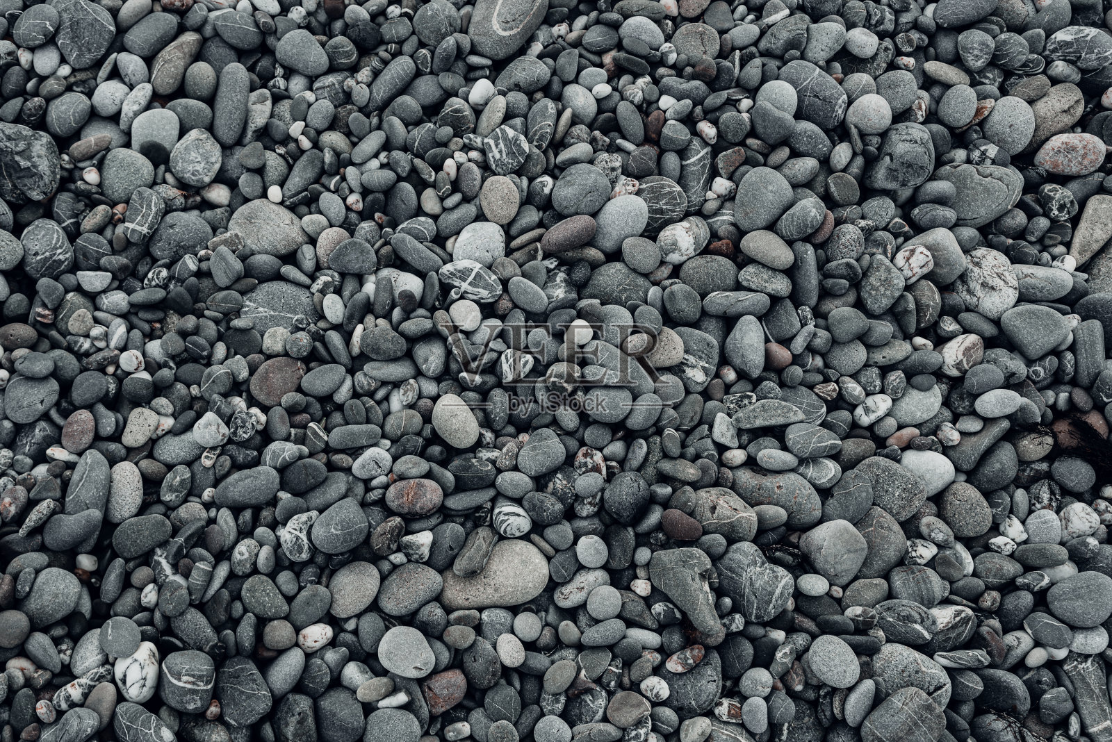 抽象的背景与黑色和灰色的圆形海卵石石头照片摄影图片