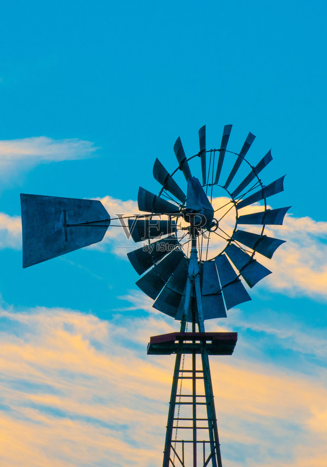 日落时分的风车——印第安纳州霍华德县照片摄影图片