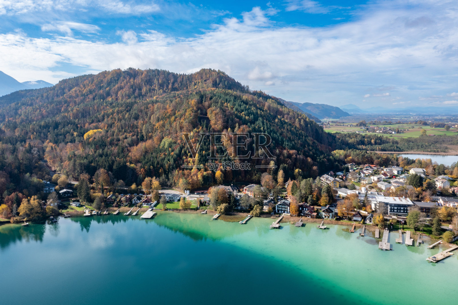 奥地利克林西亚的克罗佩因湖(Klopeiner See)和Kitzelberg。照片摄影图片