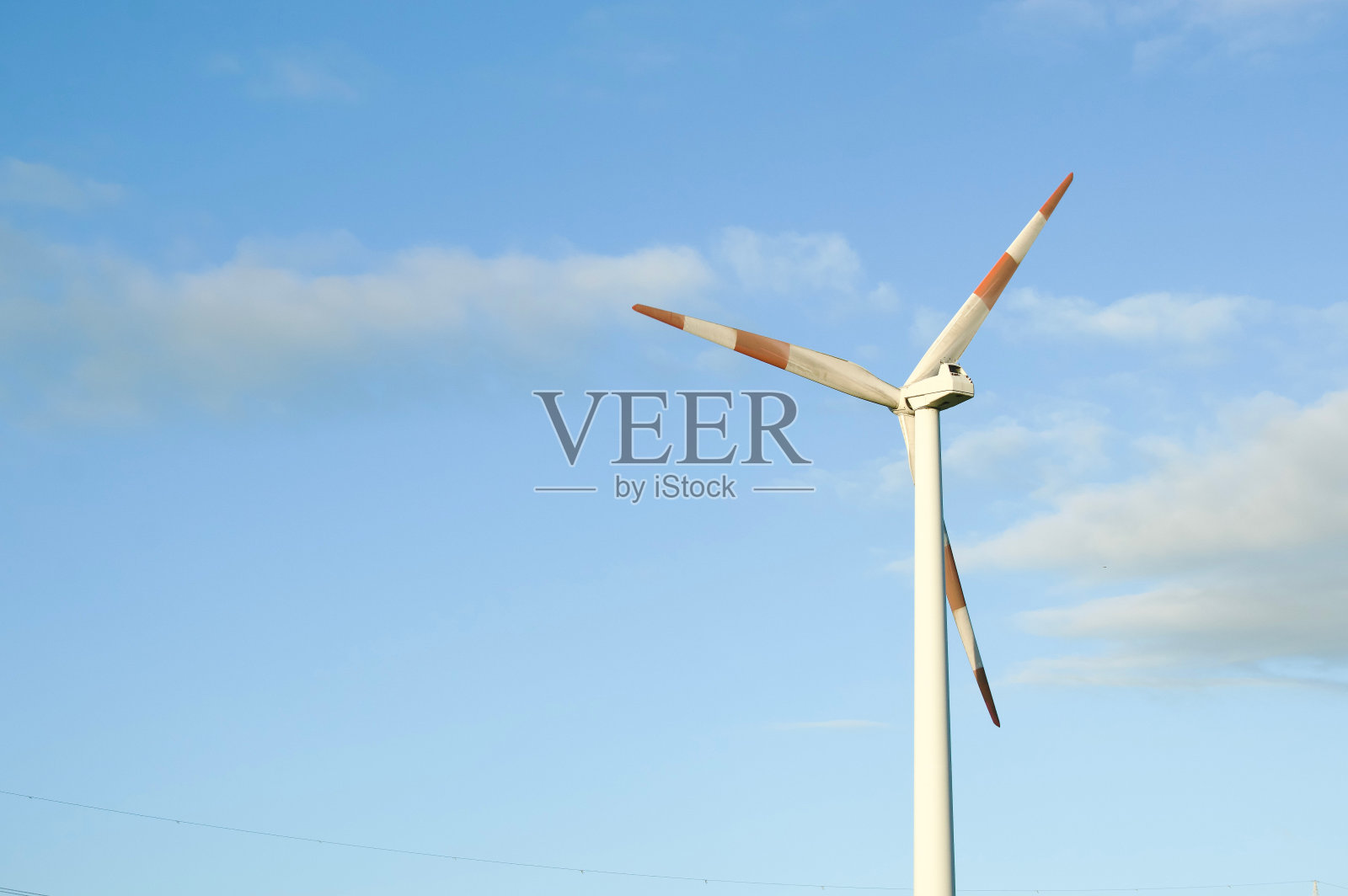 风刃在多云的天空照片摄影图片