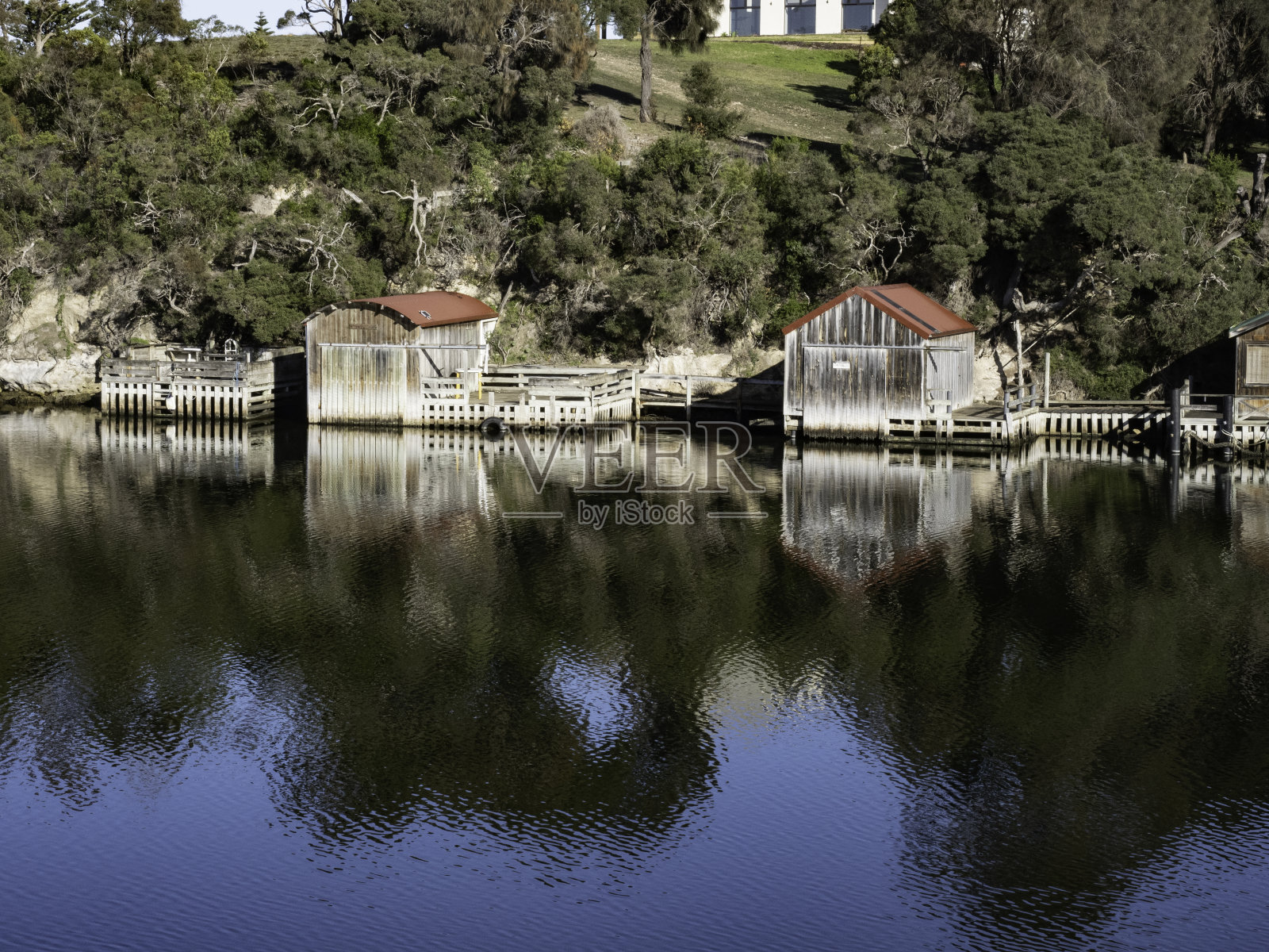 河上的船屋照片摄影图片