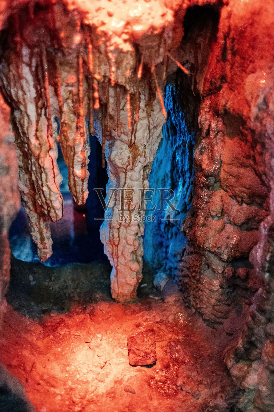 图林根州的萨菲尔德仙女石窟,有矿物质的洞穴,游乐园照片摄影图片