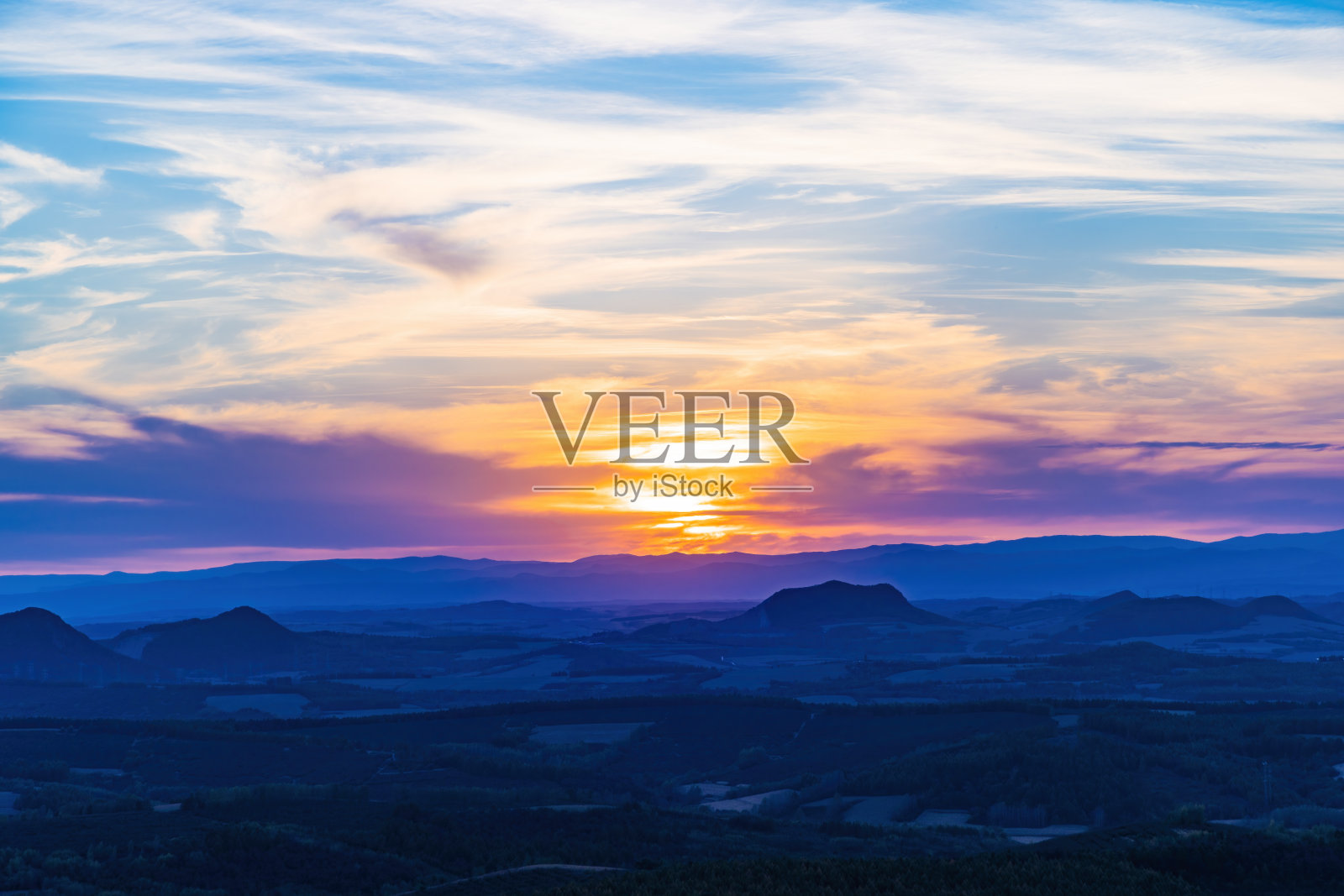 秋天的山间日落照片摄影图片