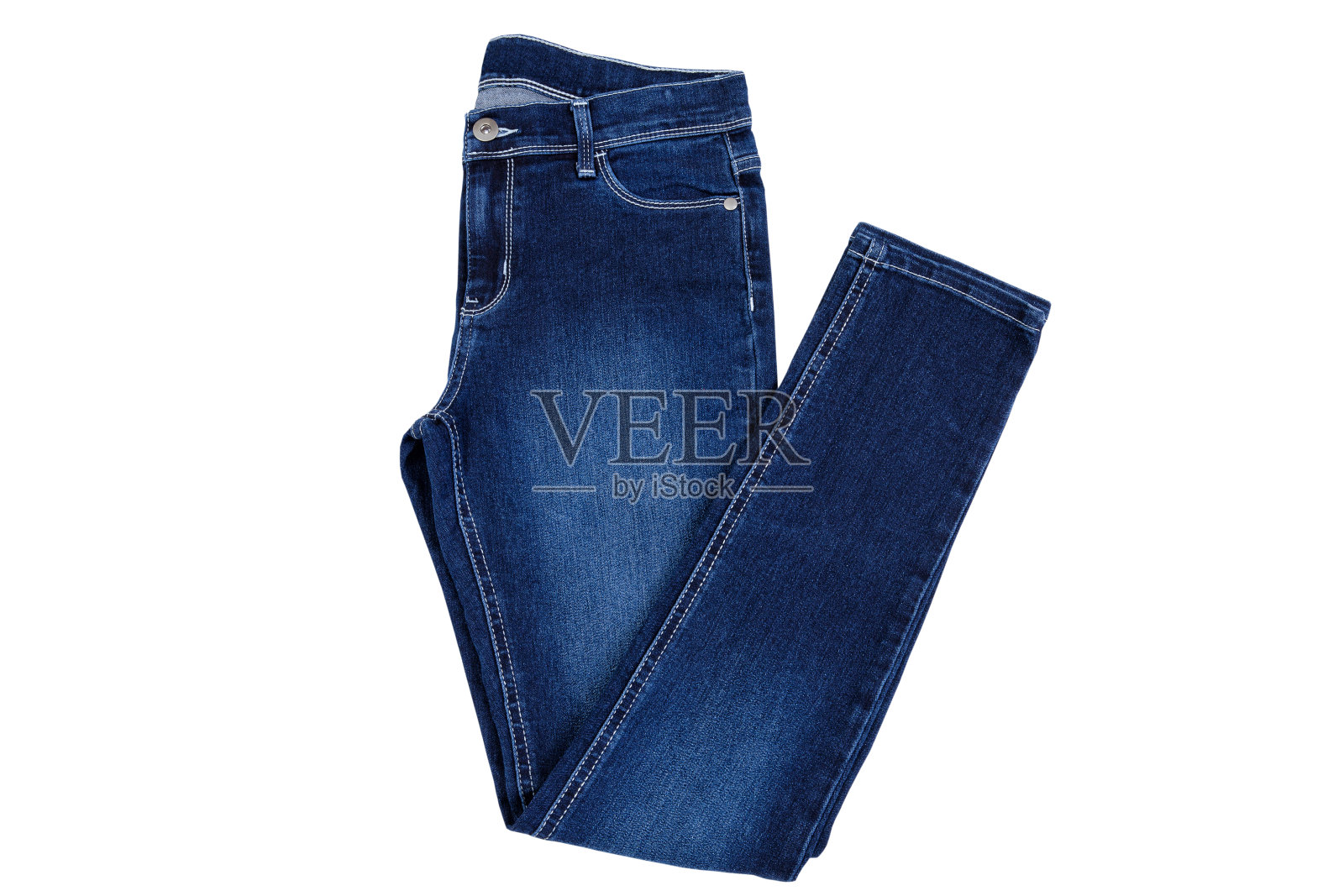 蓝色经典牛仔裤孤立的白色背景。时尚牛仔裤穿着模仿和复制空间。平铺近距离的衣服。随意空白模板布。照片摄影图片