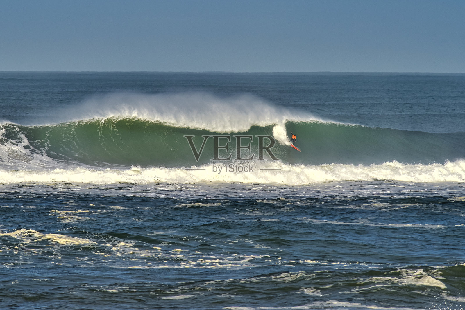 大浪冲浪者在霍塞格尔的北海滩上行动照片摄影图片
