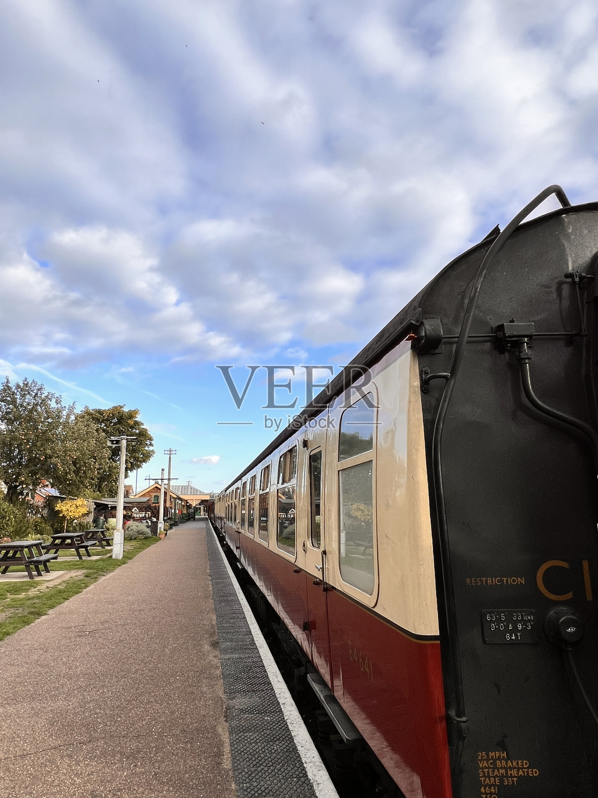 诺福克的老式蒸汽马车。照片摄影图片