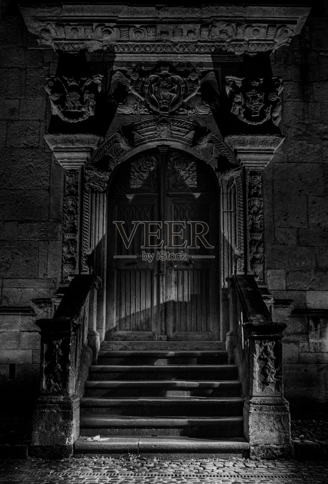 黑白石砌建筑的门照片摄影图片